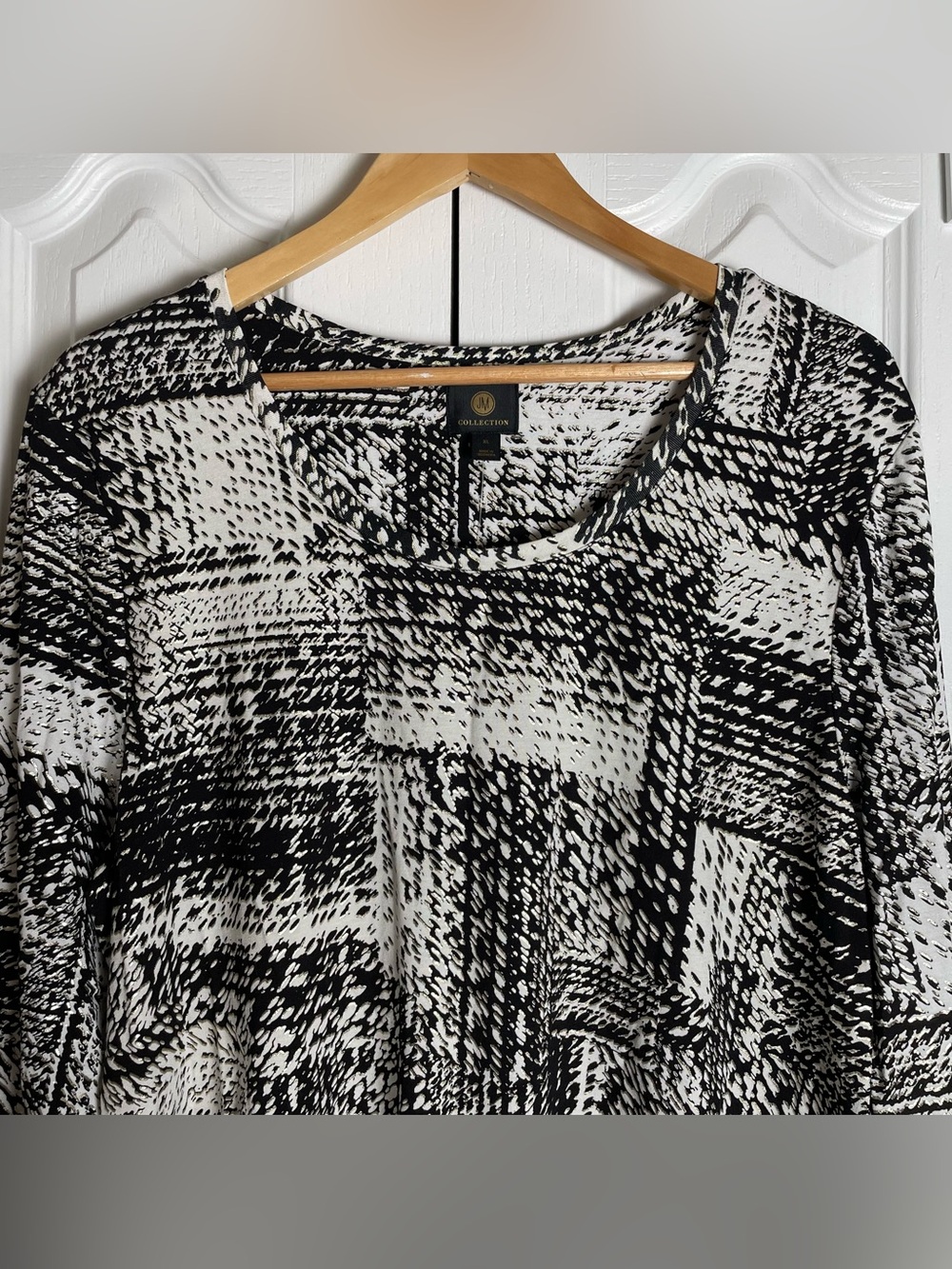 JM Collection Printed Top Women’s XL Abstract Shirttail Hem Liquid Knit Drapey - Picture 2 of 12